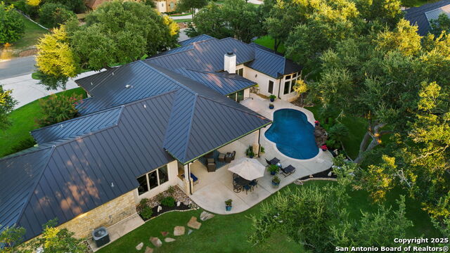 Listing photo id 60 for 324 Menger Springs