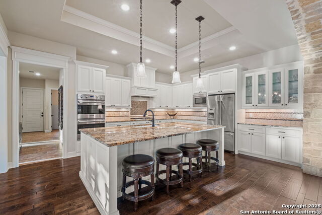 Listing photo id 5 for 324 Menger Springs