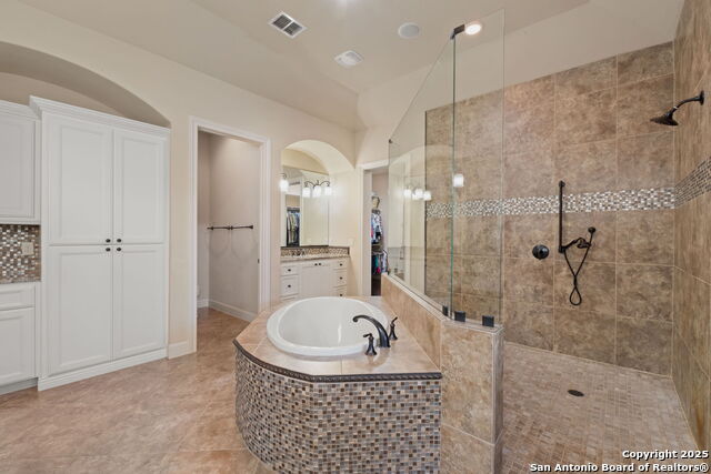 Listing photo id 7 for 324 Menger Springs