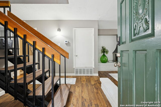 Image 7 of 19 For 9915 Powhatan Dr  E1