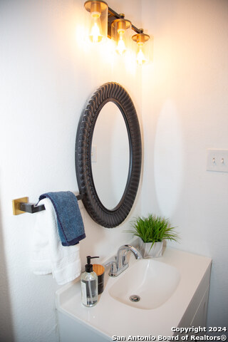 Image 21 of 33 For 219 San Horacio Ave N
