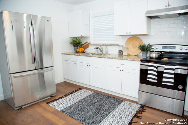 Image 3 of 33 For 219 San Horacio Ave N
