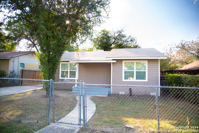 Image 6 of 33 For 219 San Horacio Ave N