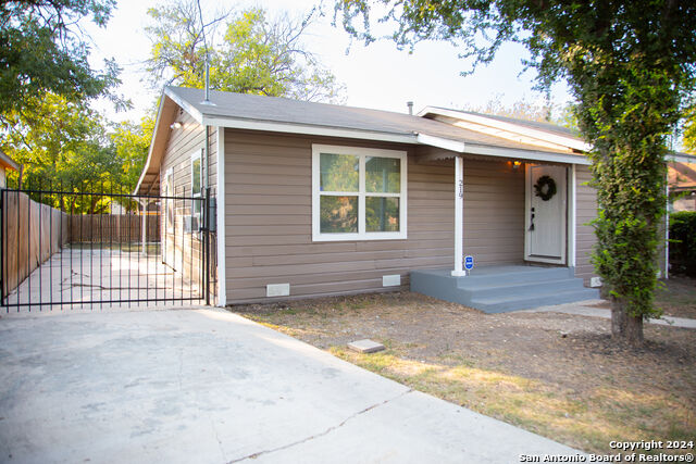 Image 7 of 33 For 219 San Horacio Ave N