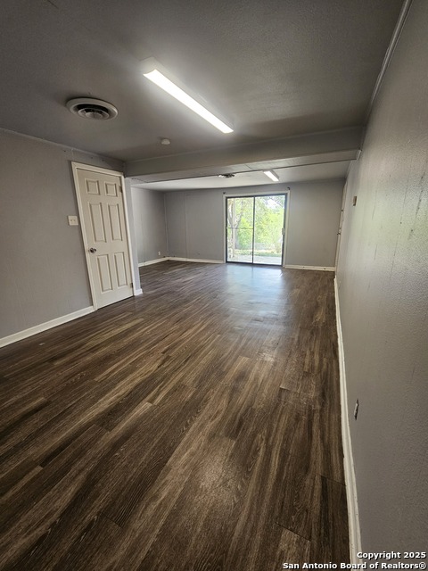 Listing photo id 11 for 5607 Wales