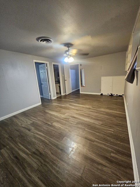 Listing photo id 15 for 5607 Wales
