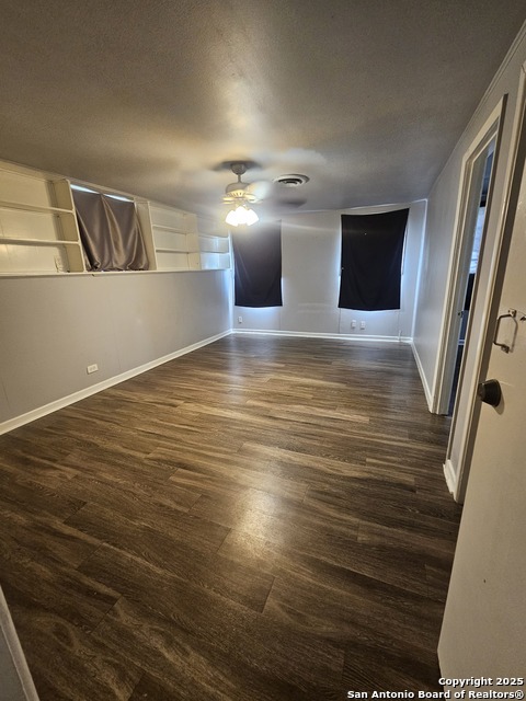 Listing photo id 16 for 5607 Wales