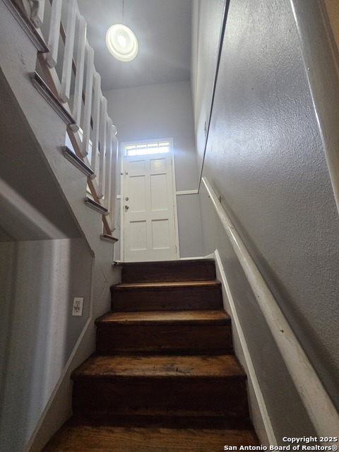 Listing photo id 17 for 5607 Wales