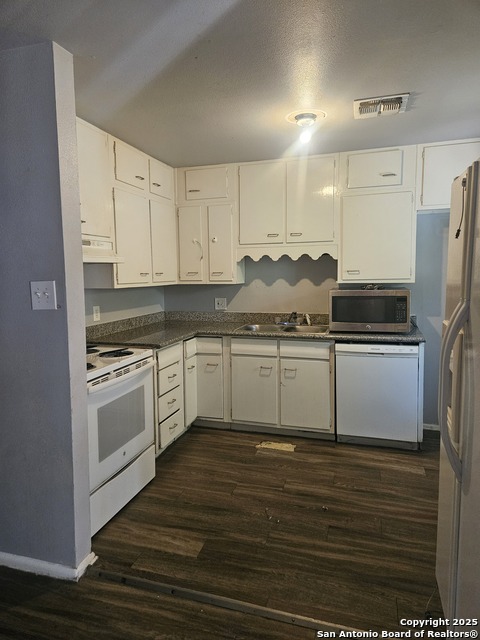Listing photo id 1 for 5607 Wales