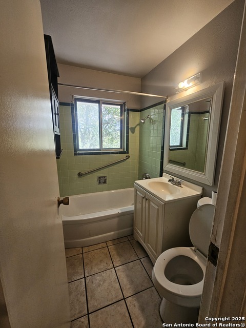 Listing photo id 5 for 5607 Wales