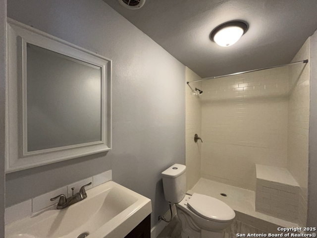 Image 13 of 18 For 222 Cadwallader St  2