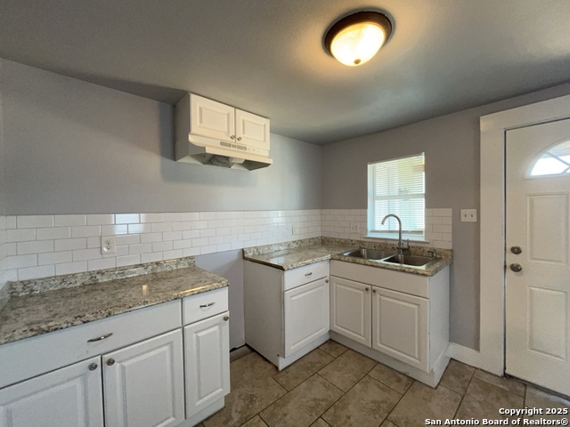 Image 9 of 18 For 222 Cadwallader St  2