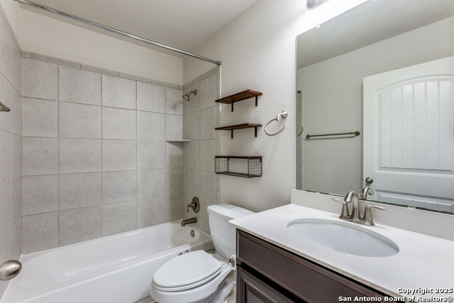 Listing photo id 10 for 19209 Nicole Ln