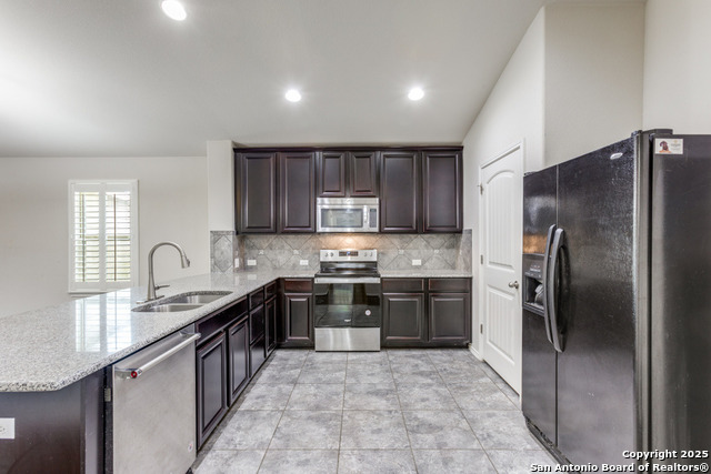 Listing photo id 6 for 19209 Nicole Ln