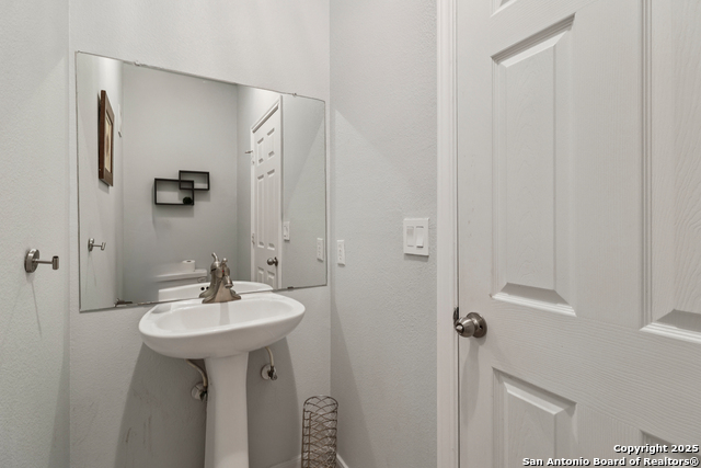 Image 15 of 36 For 6160 Eckhert Rd  Apt 3