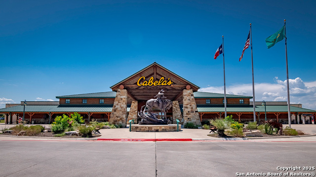 Listing photo id 9 for 308 Denali Drive