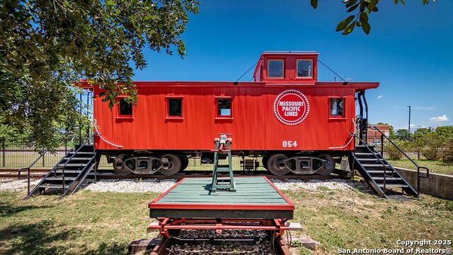 Listing photo id 16 for 308 Denali Drive