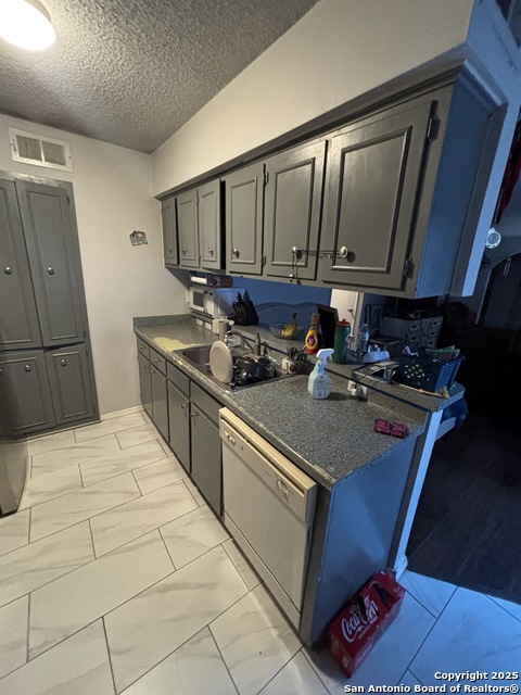 Image 22 of 31 For 7136 Larksong