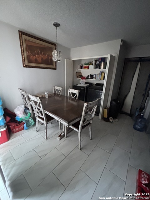 Image 23 of 31 For 7136 Larksong