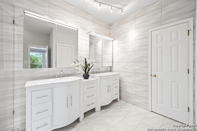 Image 17 of 54 For 20803 Cliff Park