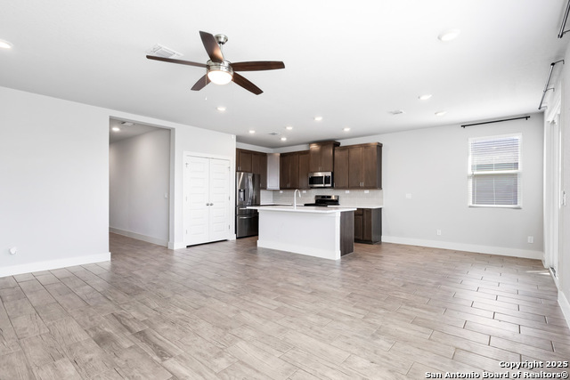 Image 16 of 37 For 7333 Walkers Loop