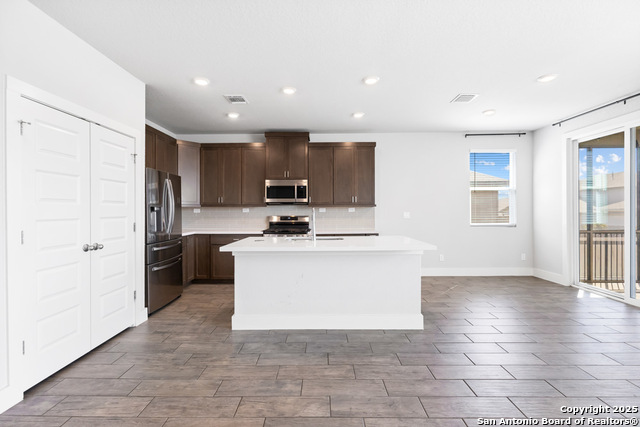 Image 7 of 37 For 7333 Walkers Loop