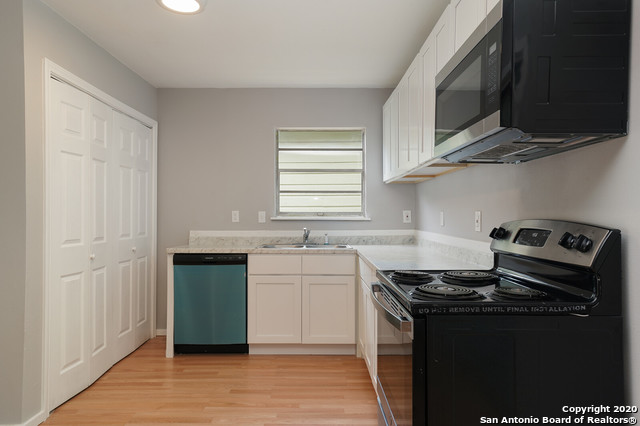 Image 9 of 17 For 435 Bedford Ave W