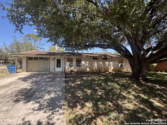 Details for 512 Low Meadow, Pleasanton, TX 78064