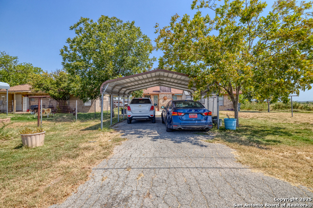Listing photo id 10 for 465 Melody  