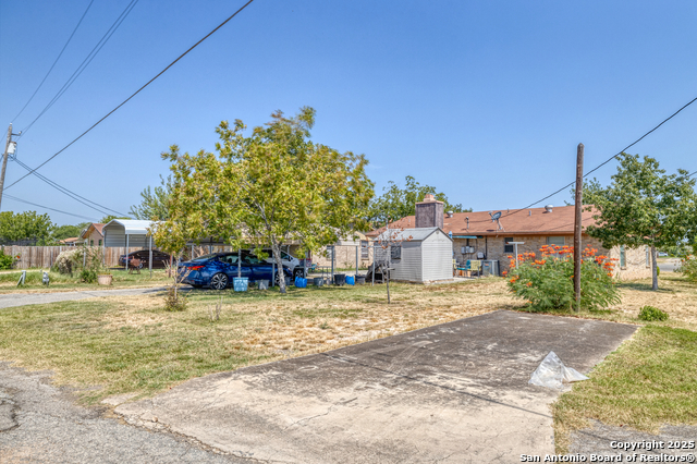 Listing photo id 11 for 465 Melody  