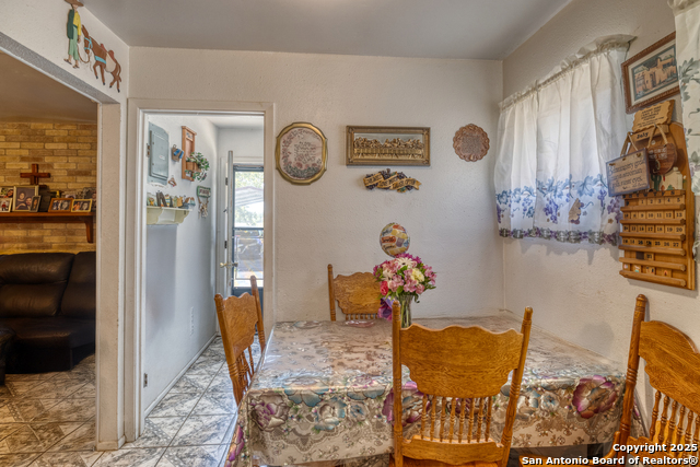 Listing photo id 7 for 465 Melody  