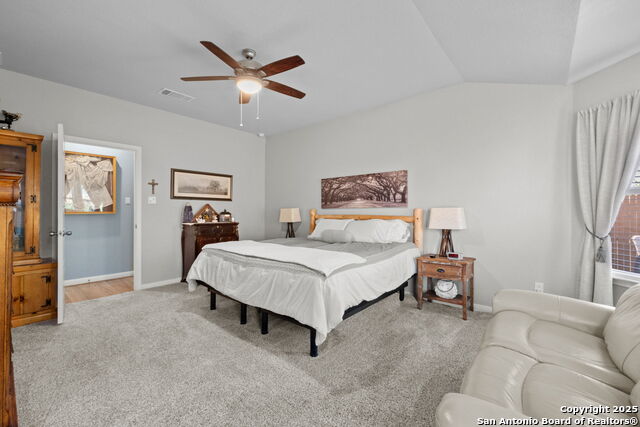 Listing photo id 11 for 1226 Lennea Garden