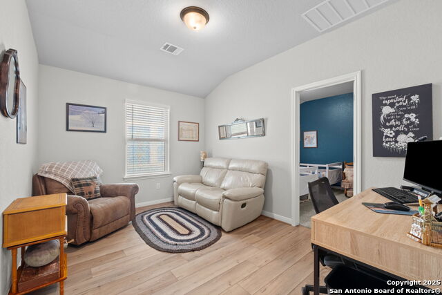 Listing photo id 17 for 1226 Lennea Garden