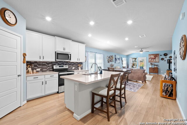 Listing photo id 3 for 1226 Lennea Garden
