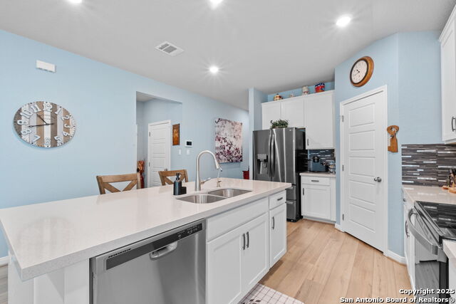 Listing photo id 5 for 1226 Lennea Garden