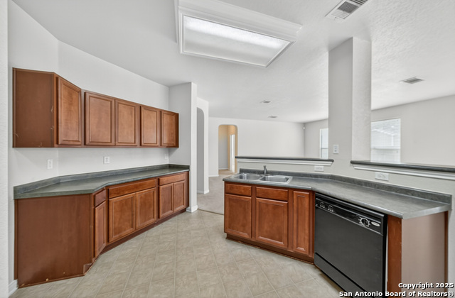 Image 10 of 33 For 221 Springtree Cove