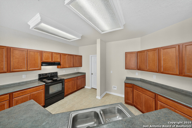 Image 12 of 33 For 221 Springtree Cove