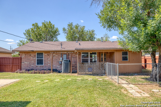 Image 17 of 28 For 144 Vanham  