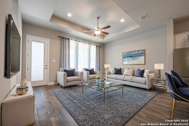 Image 17 of 36 For 1180 Cadogan Squire