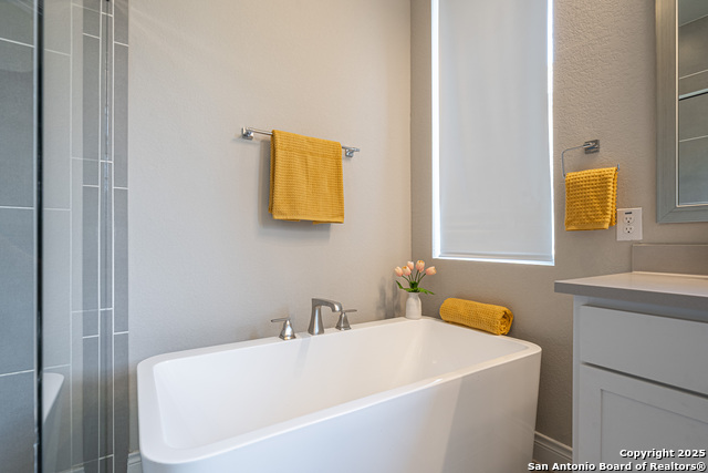 Image 21 of 36 For 1180 Cadogan Squire