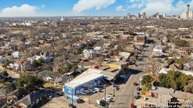 Listing photo id 3 for 2521 Presa S