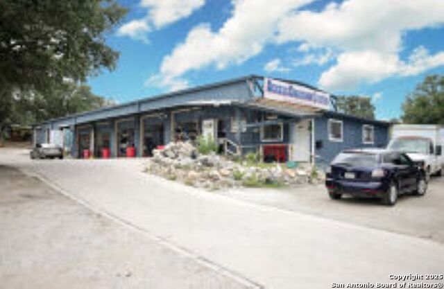 Listing photo id 0 for 15451 Bulverde