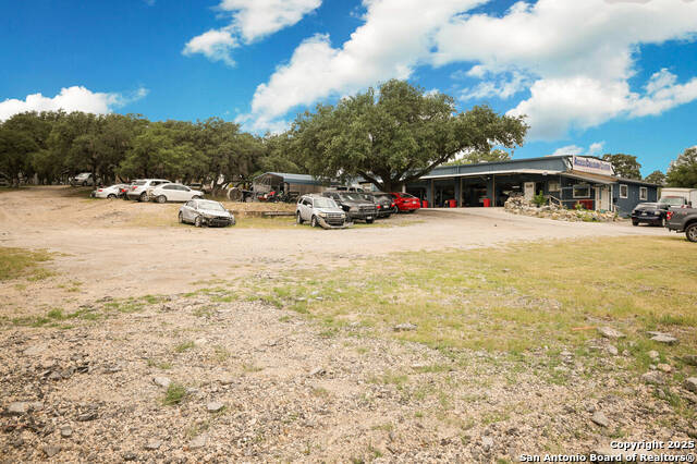 Listing photo id 1 for 15451 Bulverde