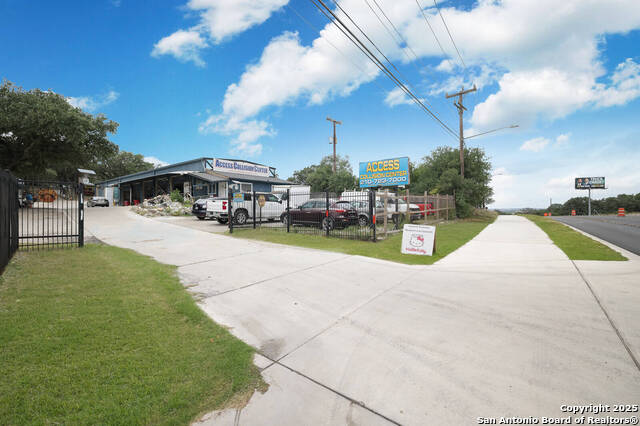Listing photo id 2 for 15451 Bulverde