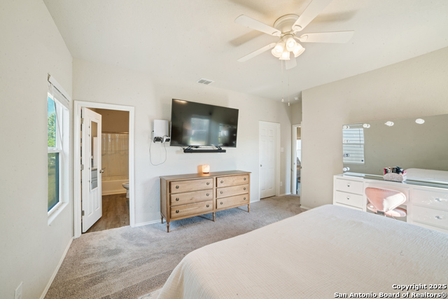 Listing photo id 10 for 10602 Welder Oak