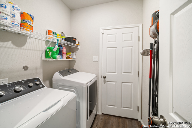 Listing photo id 12 for 10602 Welder Oak