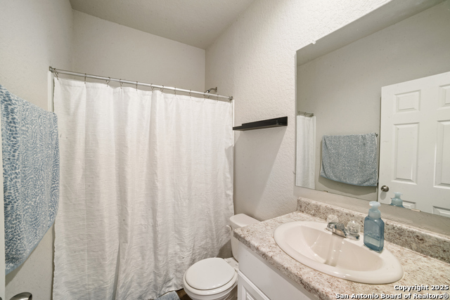 Listing photo id 14 for 10602 Welder Oak