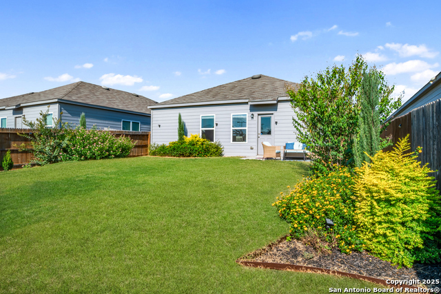 Listing photo id 16 for 10602 Welder Oak