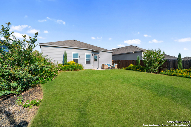 Listing photo id 18 for 10602 Welder Oak