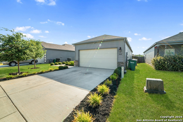 Listing photo id 1 for 10602 Welder Oak